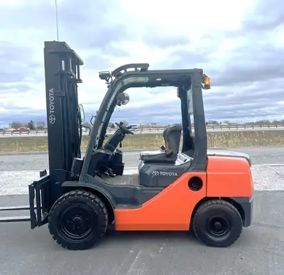 Forklifts à vendre - je peux aussi financer. En excellent état avec les certifications. Je peux loue...