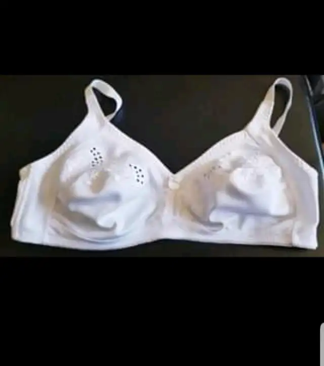 BRAND NEW! White embroidered wireless Bra. 44D / Soutien gorge628632860373781214