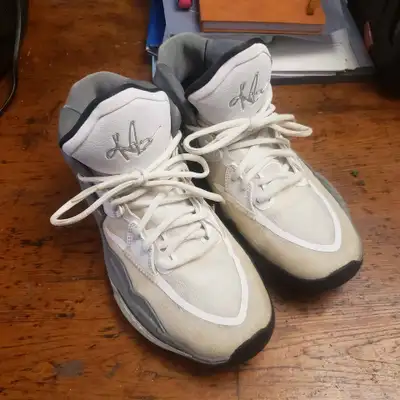 Nike Kyrie Infinity White / Smoke Grey 7Youth Basketball Sneaker, View more