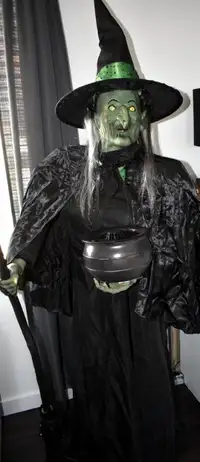 Rare! Gemmy 2012 Life Size Witch Greeter Animatronic Prop