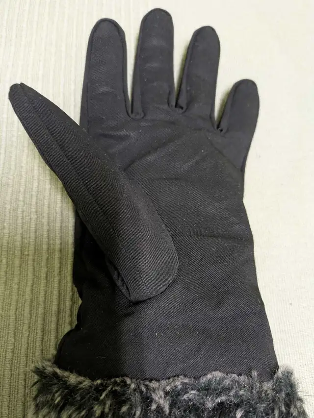 Head women's ski gloves Small black faux fur lined in Women's - Other in Oshawa / Durham Region - Image 5
