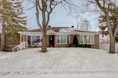 House for Rent – 4 Bedrooms, 2 Bathrooms in Pierrefonds Looking for a spacious and comfortable home?...