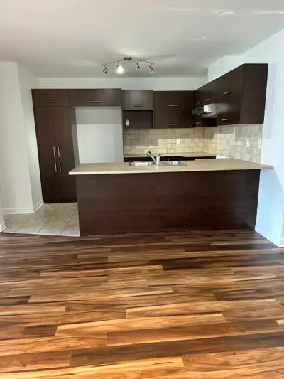 Condo non meublé à 1890$ ou semi-meublé (frigo, cuisinière, micro-onde, lave-vaisselle, laveuse, séc...