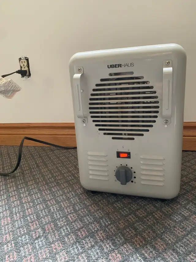 UBER HAUS 1500W Utility Space Heater in Heaters, Humidifiers & Dehumidifiers in Norfolk County - Image 5