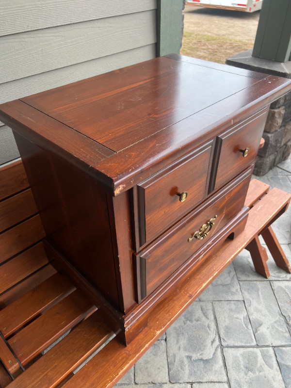 Small Palliser End Table / Night Table in Other Tables in Vernon - Image 2