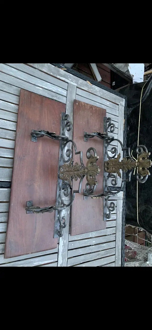 2 Piece Antique Dark wood Shelves and Horse Books Stand in Bookcases & Shelving Units in Mississauga / Peel Region - Image 5