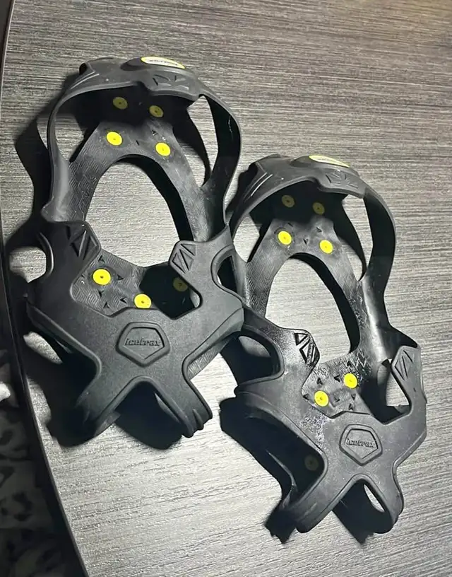 Crampon pour bottes in Men's Shoes in Québec City - Image 2