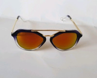 BRAND NEW! Unisex Sunglasses. Lunettes de Soleil Neuf.