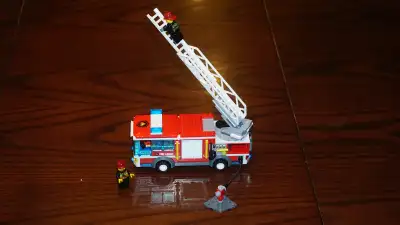 Lego Pompier modèle 60002, View more