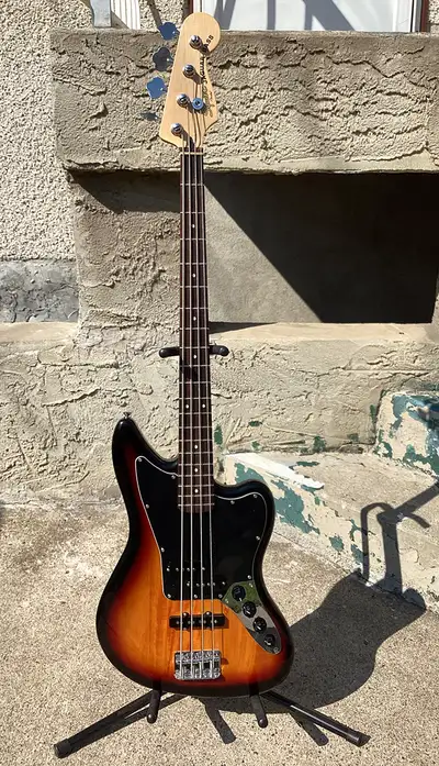 Fender Squier Jaguar Vintage Modified Bass + Profile 906 Gig Bag, View more