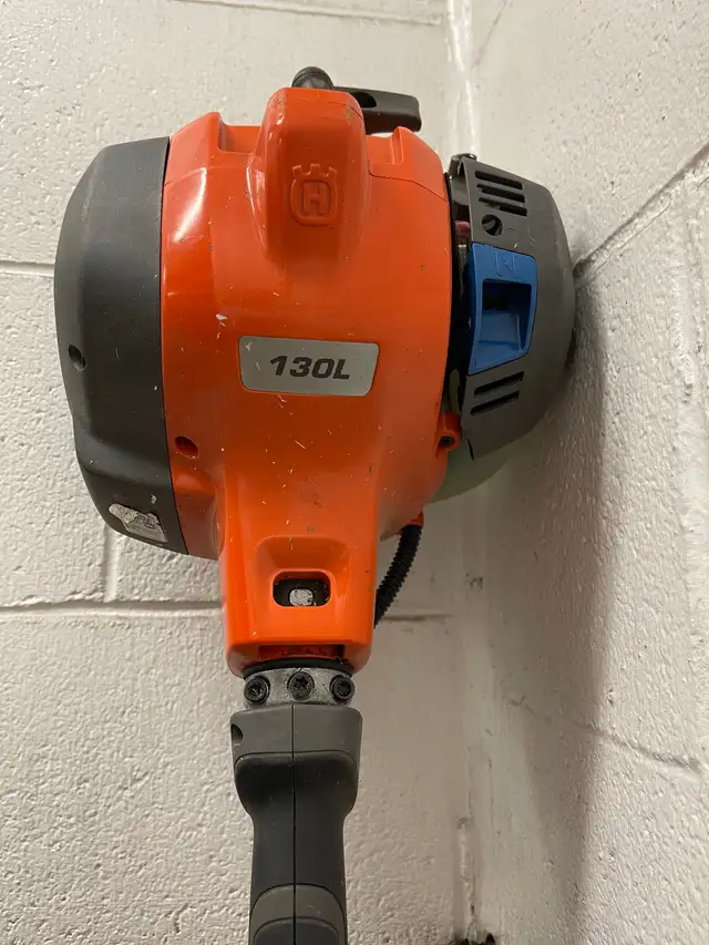 Husqvarna 130L 28-cc 2-cycle 18-in Gas String Trimmer in Lawnmowers & Leaf Blowers in City of Montréal - Image 3