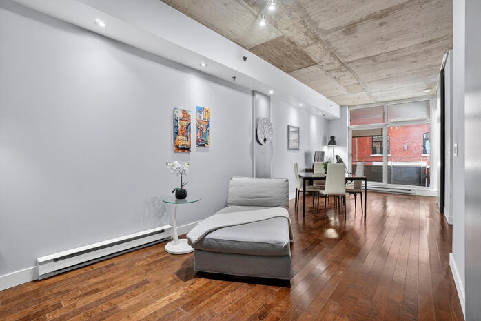 Old Montreal - Condo For Sale — photo 1
