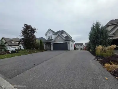 Welcome to your next home! This immaculate 2-storey detached home offers 2,414 sq. ft. of bright, co...