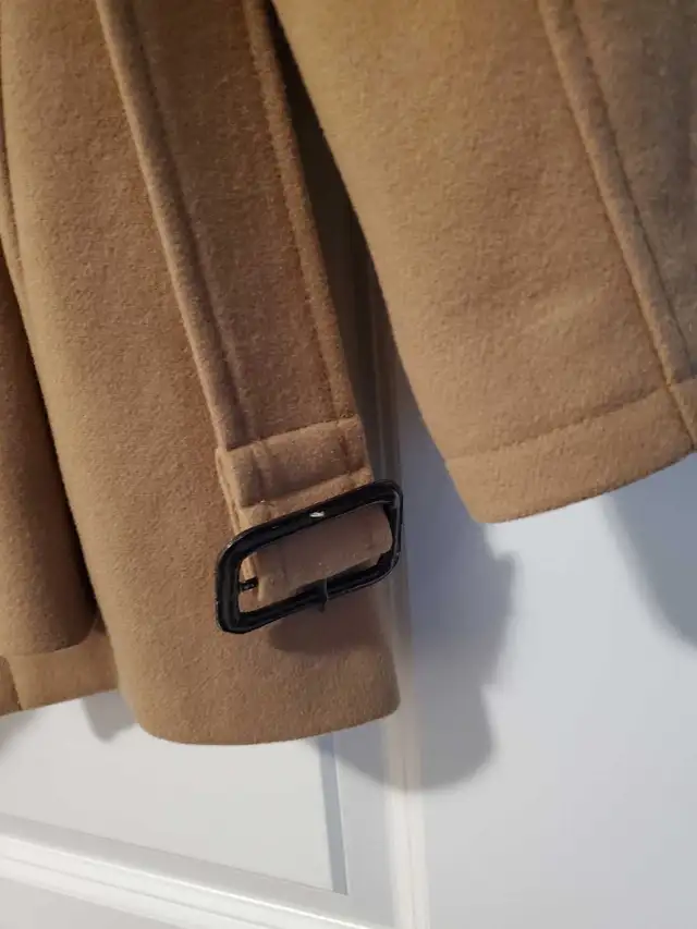 Burberry Coat for Women Size US M in Women's - Tops & Outerwear in Mississauga / Peel Region - Image 9