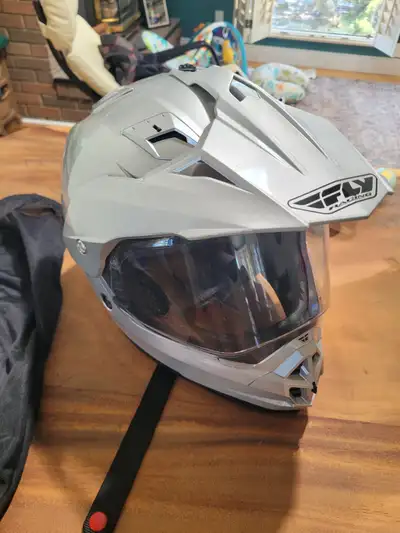Size XL adult snowmobile/quad helmet. Full drop down viser. Used once. Excellent condition. Comes wi...