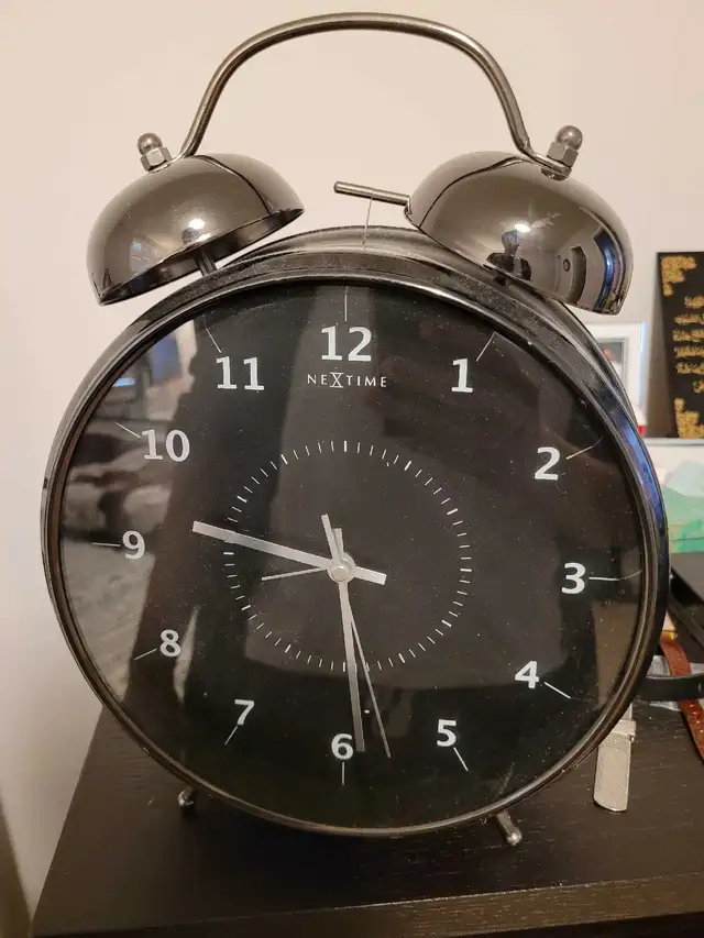 Antique table clock in Home Décor & Accents in Oakville / Halton Region - Image 2