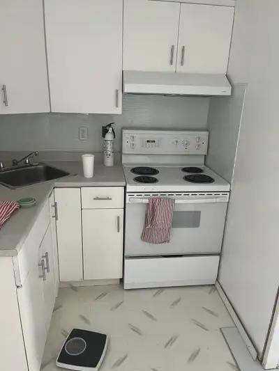 Newly renovated Bedroom in large house with kitchenette for personal use available. Shared bathroom....