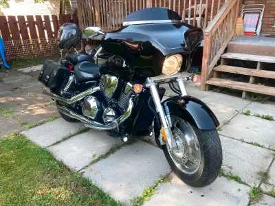 HONDA VTX1800N 32000 k/m 2nd owner No test riders Certified or best offer 705-919-1487 DARYL
