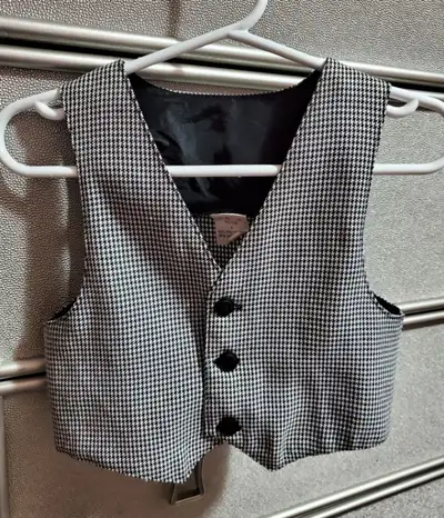 Toddler's Size 2 vest, View more