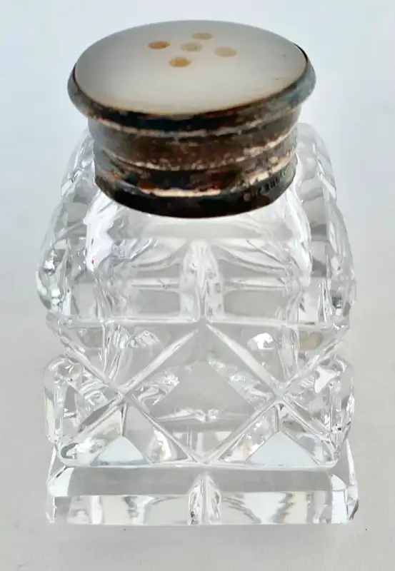 Antiquity 1950 Collection Salt and pepper shaker set in crystal63436969840129123
