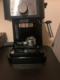 Delonghi espresso machine with milk frother brand new used once