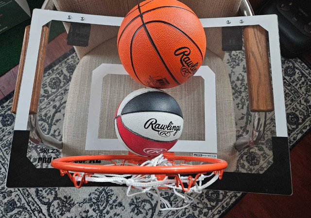 SKLZ Pro Mini Basketball Hoop XL with Metal Rim and 2 Rawlings dans Basketball  à St. Catharines - Image 4