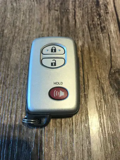 Used fob but works good. We can program this fob to your vehicle. Fits for venza, prius and 4runner....