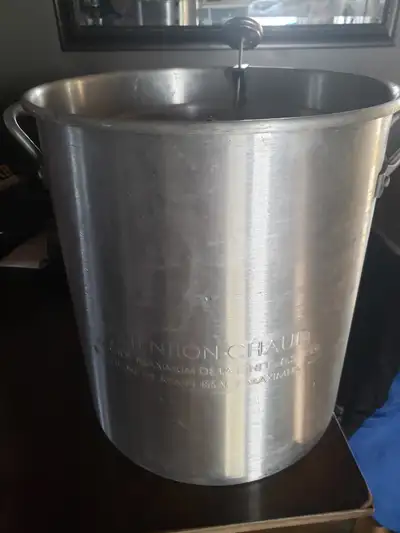 Lrg turkey fryer...8.2 kgs will hold a 18 pound turkey but could be used for so many other foods...p...