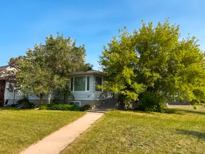 2 bedroom, one bathroom basement suite. Includes utilities!