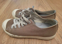 Muji Women's Size 6 Sneakers