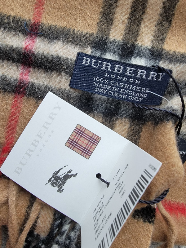 AUTHENTIC BURBERRY CASHMERE SCARF in Other in Oakville / Halton Region - Image 4