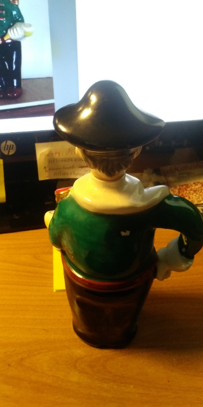 Antique pirate liquor decanter, made in Japan. 8" tall in Arts & Collectibles in Belleville - Image 2