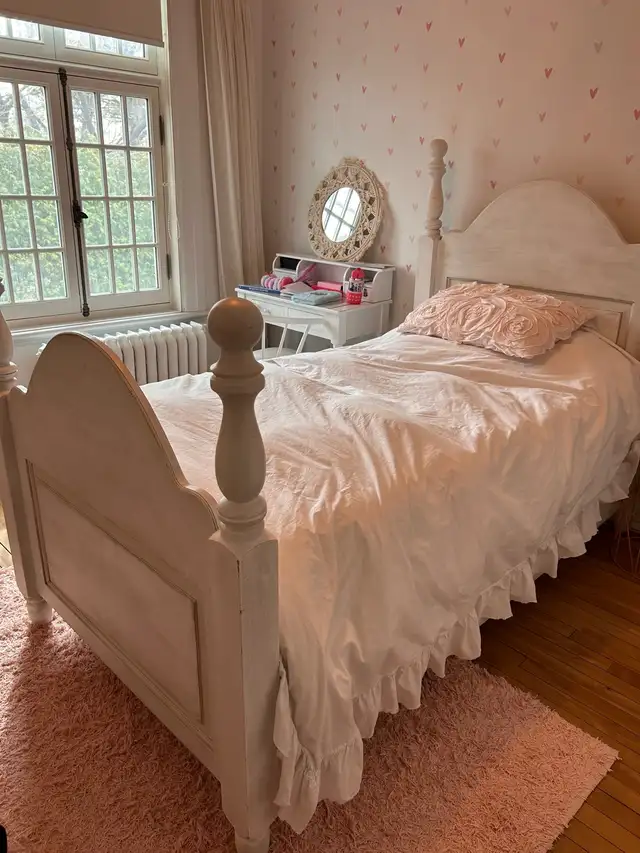 Magnifique lit en bois à vendre ✨  in Beds & Mattresses in Longueuil / South Shore - Image 6