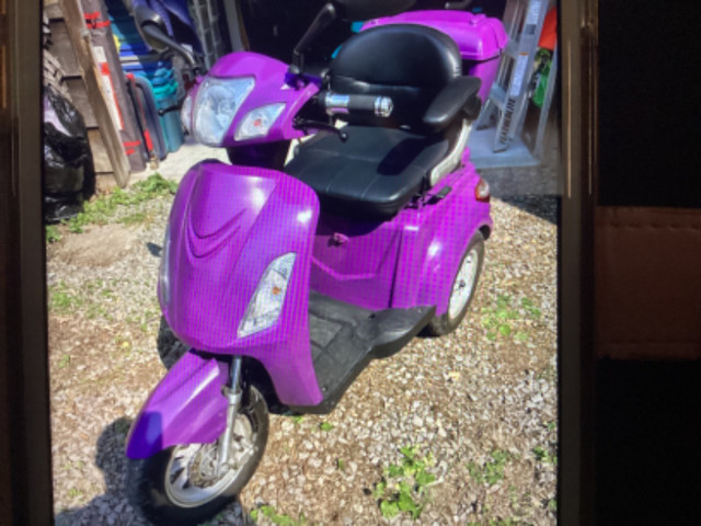SCOOTER FOR SALE $ 1800 FIRM 289-775-2457 in Scooters & Pocket Bikes in Hamilton