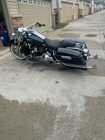 2000 Harley Davidson roadking classic ,beach bars ,whitewalls ,low ontario kms,hard saddle bags,well...
