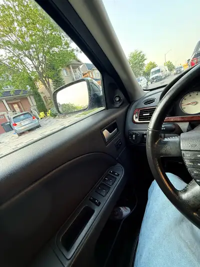 Selling ford five hundred limited edition Fully loaded with Leather seats Alloy whells Sunroof Both...