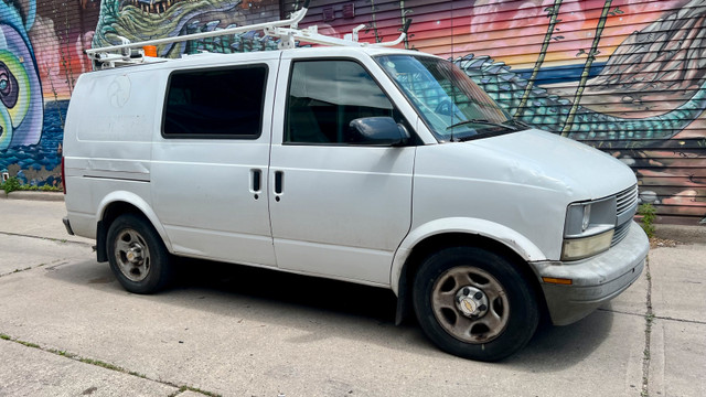 2004 Chevy Astro Cargo w/shelving in Cars & Trucks in City of Toronto - Image 2