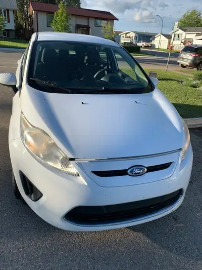 2012 Ford Fiesta SE Hatchback Alooy rims Good tires Runs and drives Remote starter Heated seats 2 ke...