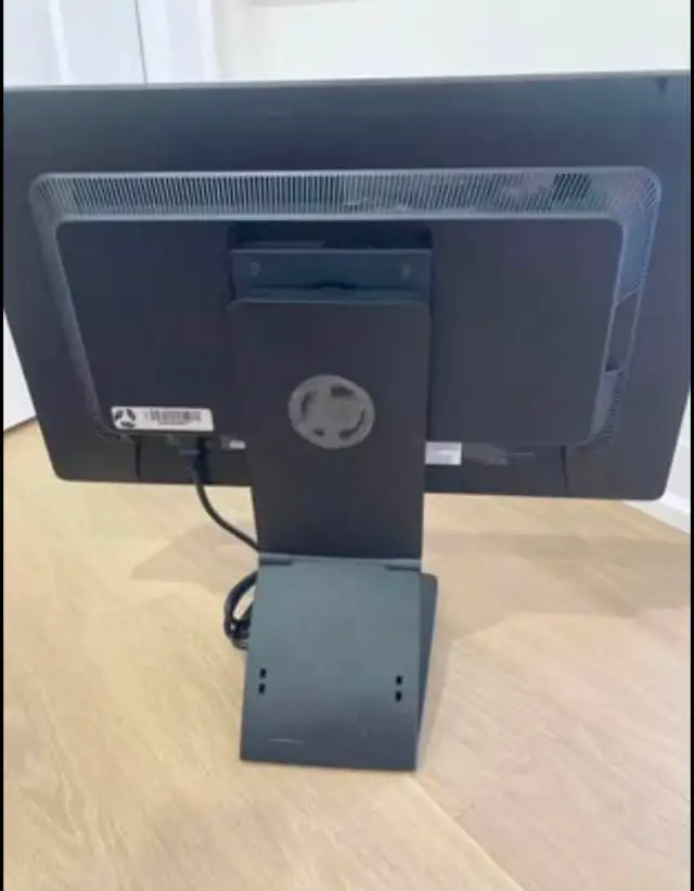 HP Computer Monitor in Monitors in City of Toronto - Image 2