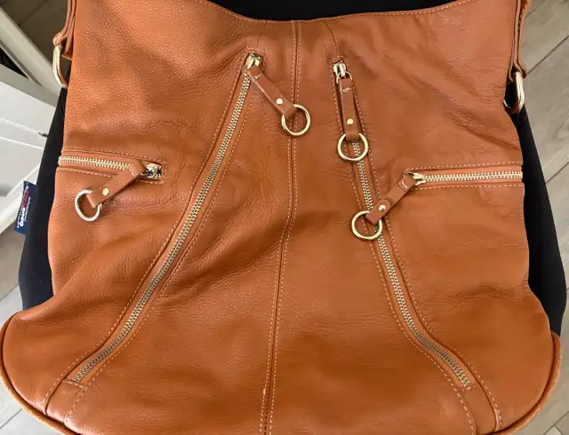 Aqua Madonna Genuine Leather Tote Bag in Excellent Condition in Women's - Bags & Wallets in Hamilton - Image 2