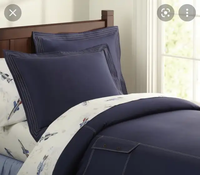 Pottery Barn Kids Navy blue Duvet cover and pillow sham in Bedding in Ottawa - Image 2