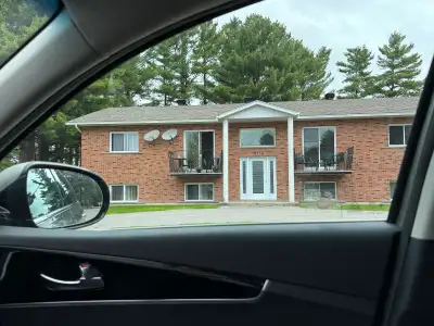 4 1/2 à louer dans un quadruplex $900 par mois 3110, Rue de la Visitation (à côté de Joliette) Endro...