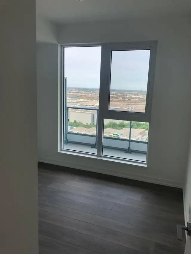 2 Bed Room corner unit available for Lease in vaughan city, ON in Long Term Rentals in Markham / York Region - Image 4