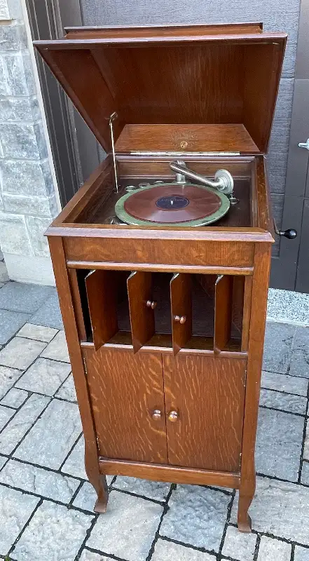 Antique “Columbia” Grafonola (c. 1910;  OAK Casing; Works!) in Other in Mississauga / Peel Region - Image 8