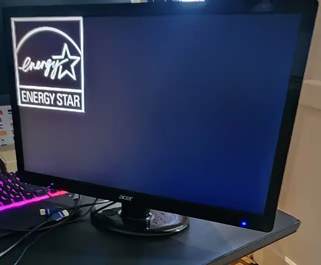 Monitor Acer 23''  * * * * Almost new in Monitors in Gatineau - Image 4