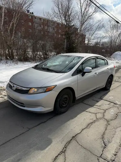Selling this clean civic, valid mvi 2027, 8 tires,8 rims, winter and summer, 2 keys, no dash lights,...