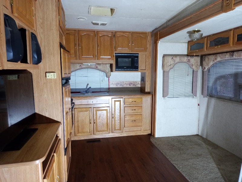 30' Fifth Wheel RV Homesteading/Oilfield RVs & Motorhomes