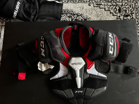 CCM JETSPEED FT4 - Senior Hockey shoulder pads