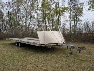 8.5 Ft. x 22 Ft. 4-Place, drive-on, drive-off Trailer Ridgeline’s 22 ft. aluminun trailer equipped s...
