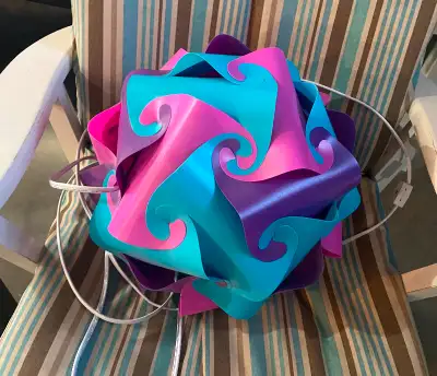 Hanging lamp, excellent condition, smoke free home! $20